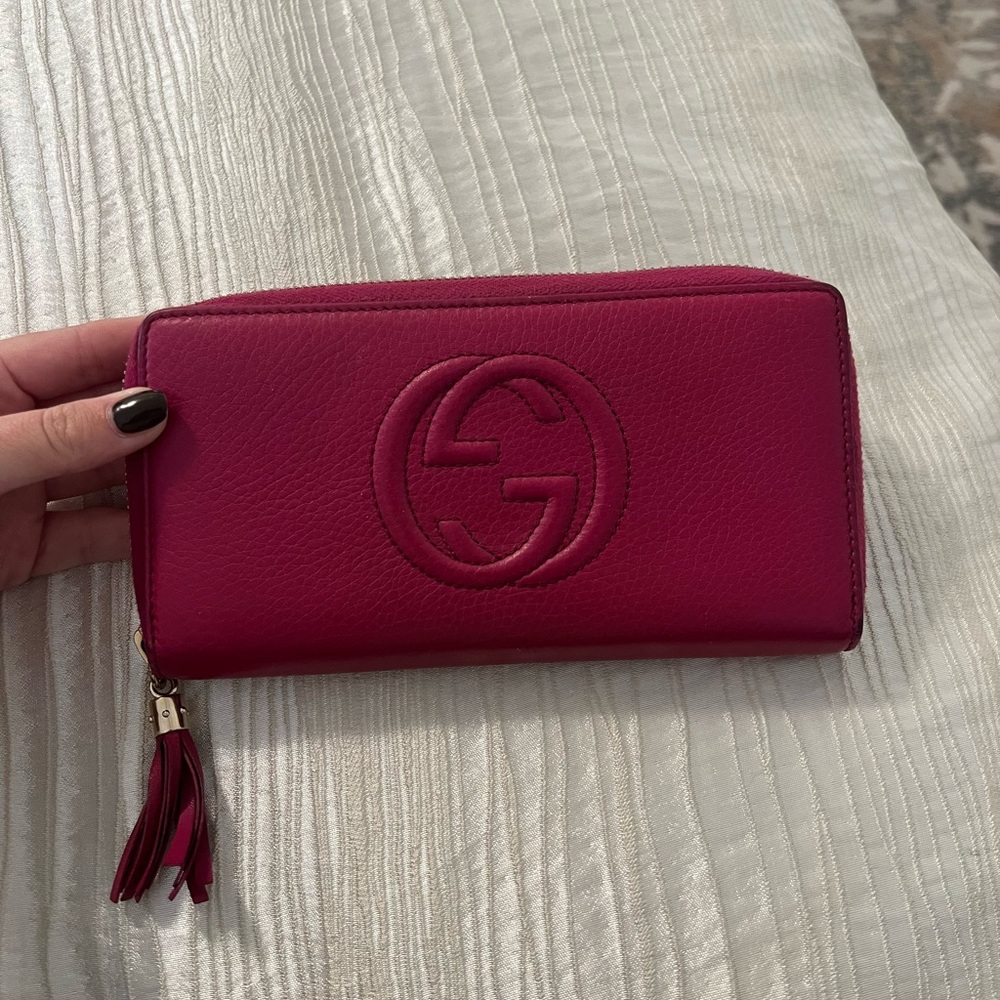 Pink Gucci wallet 💗